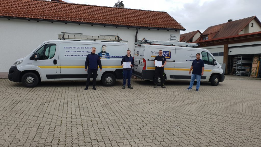 Übergabe der Gesellenbriefe an Marco Krug und Justin Schmitt